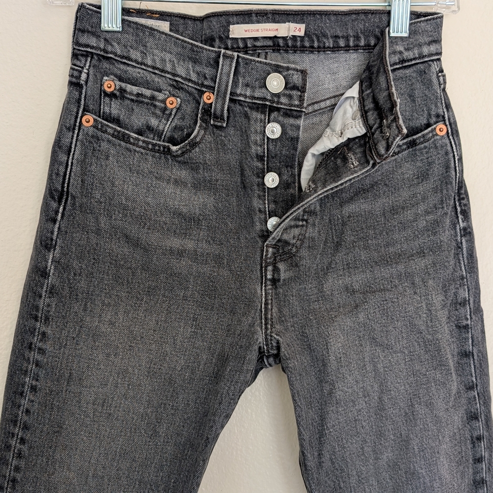 Levi's • Wedgie straight With Raw Hem - Picture 2 of 4